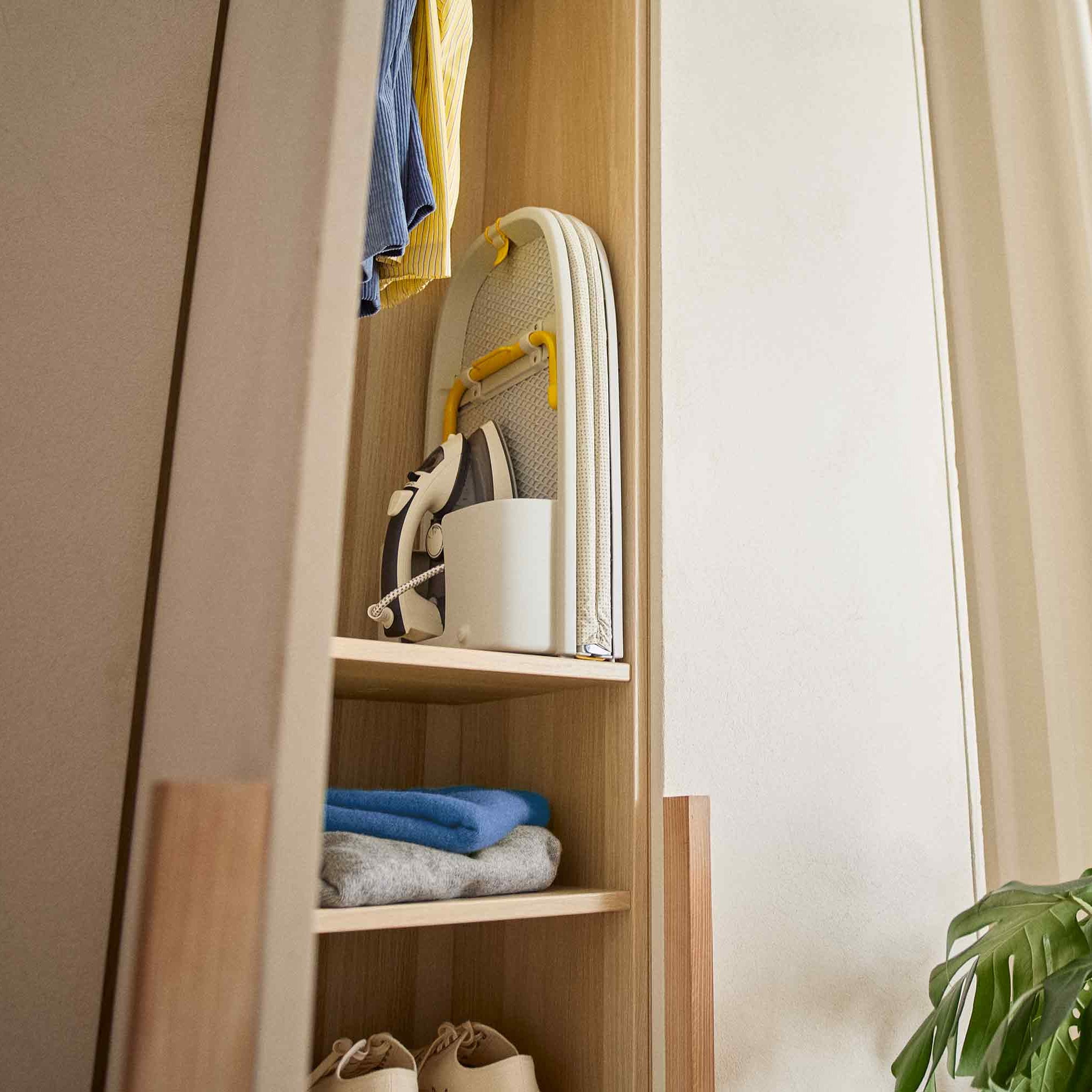 Foldable ironing board
